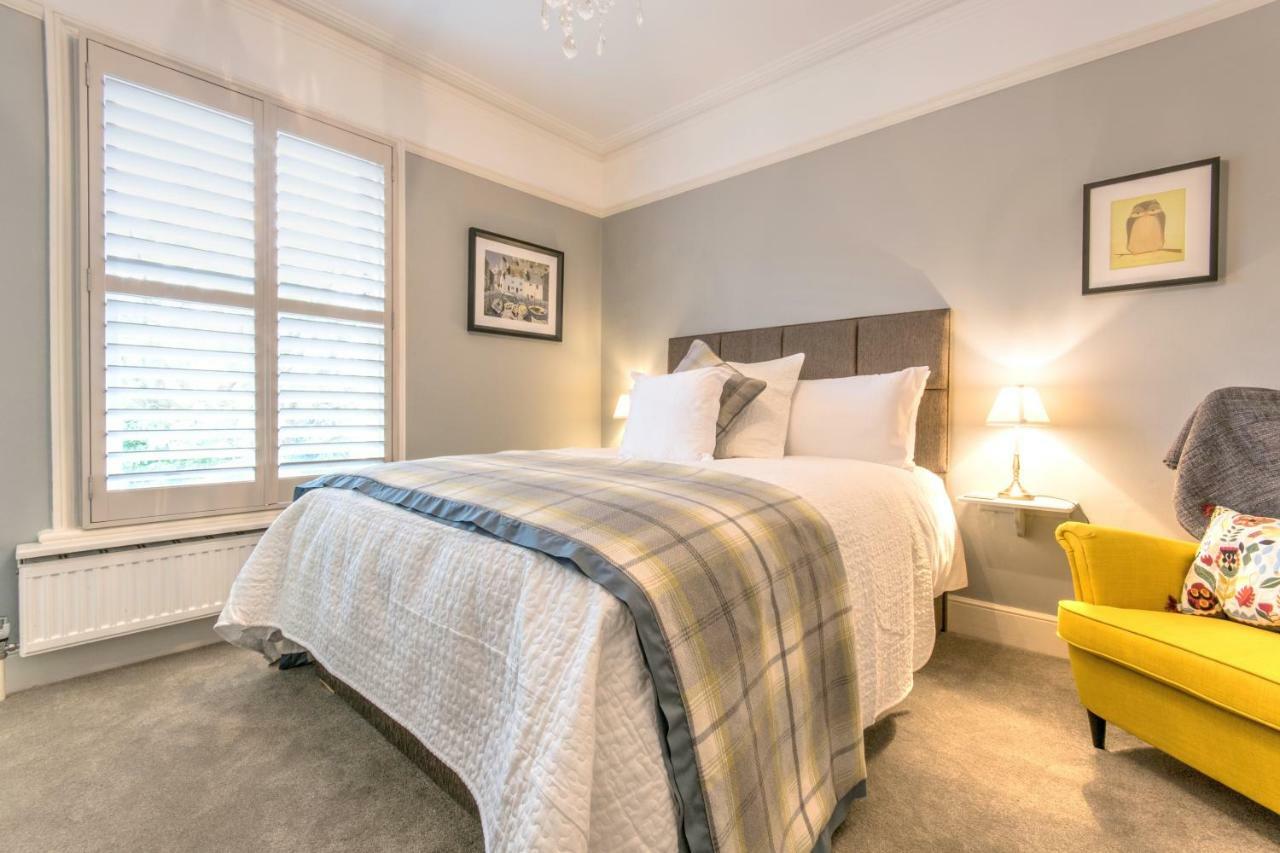 April House Weybridge - Boutique Guesthouse Bagian luar foto