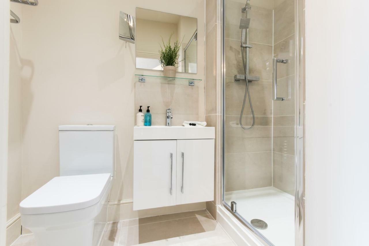 April House Weybridge - Boutique Guesthouse Bagian luar foto