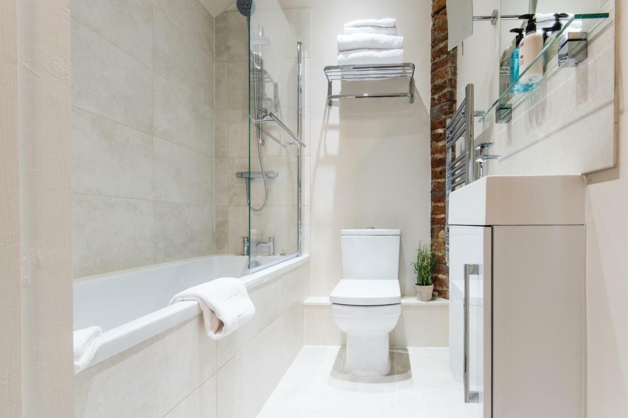 April House Weybridge - Boutique Guesthouse Bagian luar foto